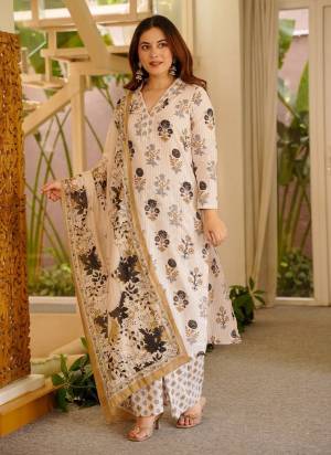 Looking These Suit in Fine Colored Pair With Bottom And Dupatta.These Top Are Rayon Slub And Bottom Are Fabricated On Rayon Slub Pair With Chanderi Dupatta.Its Beautified With Designer Printed.