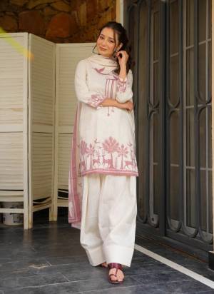 Looking These Suit in Fine Colored Pair With Bottom And Dupatta.These Top Are Khadi Cotton And Bottom Are Fabricated On Khadi Cotton Pair With Khadi Cotton Dupatta.Its Beautified With Designer Printed.