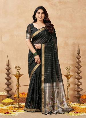 Garb These Festive Wear Saree in Fine Colored.These Saree And Blouse is Fabricated On Tissue Cotton.Its Beautified With Weaving Jari,Paithani Pallu Designer.