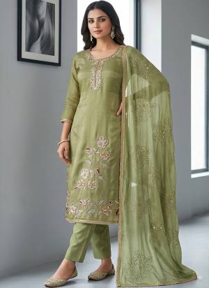 Looking These Suit in Fine Colored Pair With Bottom And Dupatta.These Top Are Salsa And Dupatta Are Fabricated On Nazmin Pair With Rayon Bottom.Its Beautified With Designer Bits Embroidery Work.