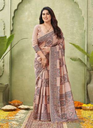 Looking These Festive And Party Wear Saree in Fine Colored.These Saree And Blouse is Fabricated On Tussar Silk.Its Beautified With Designer Madhubani Printed.
