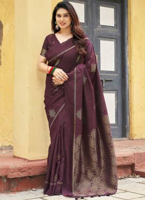 Looking These Festive And Party Wear Saree in Fine Colored.These Saree And Blouse is Fabricated On Khadi Raw Silk.Its Beautified With Woven Paithani Pallu Designer.