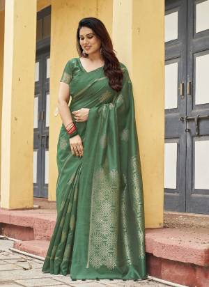 Looking These Festive And Party Wear Saree in Fine Colored.These Saree And Blouse is Fabricated On Khadi Raw Silk.Its Beautified With Woven Paithani Pallu Designer.