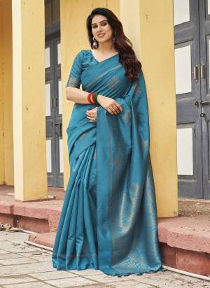 Looking These Festive And Party Wear Saree in Fine Colored.These Saree And Blouse is Fabricated On Khadi Raw Silk.Its Beautified With Woven Paithani Pallu Designer.