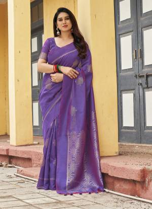 Looking These Festive And Party Wear Saree in Fine Colored.These Saree And Blouse is Fabricated On Khadi Raw Silk.Its Beautified With Woven Paithani Pallu Designer.