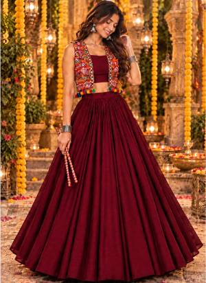 Looking These Navratri Wear Lehenga Choli in Fine Colored.These Lehenga Are Georgette Choli Are Cotton Fabricated On Crepe Inner Pair.Its Beautified With Designer Kutchi Mirror Embroidery Work.