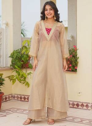 Looking These Suit in Fine Colored Pair With Bottom And Blouse.These Top Are Crunchy And Bottom Are Fabricated On Crunchy Pair With Jacquard Chanderi Blouse.Its Beautified With Designer Embroidery Work.