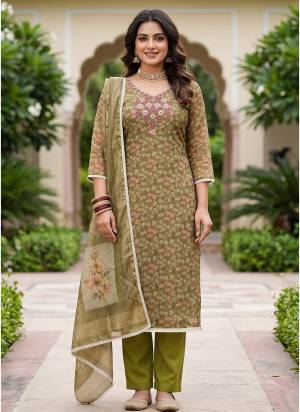 Garb These Suit in Fine Colored Pair With Bottom And Dupatta.These Top Are Lilen Simmer And Dupatta Are Fabricated On Lilen Simmer Pair With Rayon Bottom.Its Beautified With Designer Digitel Printed, Hand Work.