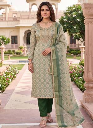 Garb These Suit in Fine Colored Pair With Bottom And Dupatta.These Top Are Lilen Simmer And Dupatta Are Fabricated On Lilen Simmer Pair With Rayon Bottom.Its Beautified With Designer Digitel Printed, Hand Work.