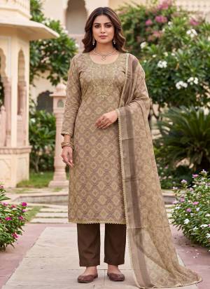 Garb These Suit in Fine Colored Pair With Bottom And Dupatta.These Top Are Lilen Simmer And Dupatta Are Fabricated On Lilen Simmer Pair With Rayon Bottom.Its Beautified With Designer Digitel Printed, Hand Work.