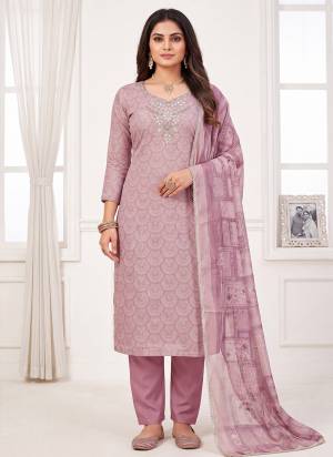 Garb These Suit in Fine Colored Pair With Bottom And Dupatta.These Top Are Lilen Simmer And Dupatta Are Fabricated On Lilen Simmer Pair With Rayon Bottom.Its Beautified With Designer Digitel Printed, Hand Work.