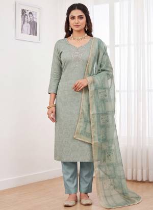 Garb These Suit in Fine Colored Pair With Bottom And Dupatta.These Top Are Lilen Simmer And Dupatta Are Fabricated On Lilen Simmer Pair With Rayon Bottom.Its Beautified With Designer Digitel Printed, Hand Work.