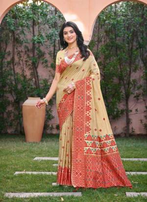 Garb These Fastive And Party Wear Saree in Fine Colored.These Saree And Blouse is Fabricated On Assam Silk.Its Beautified With Woven Thread Designer.