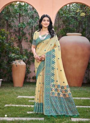 Garb These Fastive And Party Wear Saree in Fine Colored.These Saree And Blouse is Fabricated On Assam Silk.Its Beautified With Woven Thread Designer.