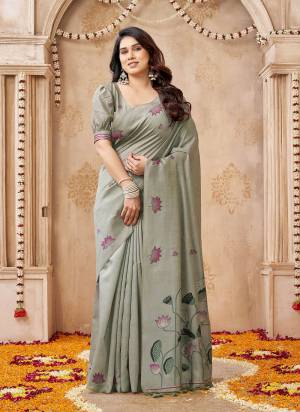 Looking These Festive And Party Wear Saree in Fine Colored.These Saree And Blouse is Fabricated On Jute Linen.Its Beautified With Weaving Pichwai Pallu And Lotus Butti Reasham Designer.
