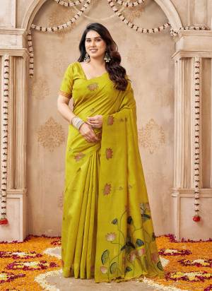 Looking These Festive And Party Wear Saree in Fine Colored.These Saree And Blouse is Fabricated On Jute Linen.Its Beautified With Weaving Pichwai Pallu And Lotus Butti Reasham Designer.