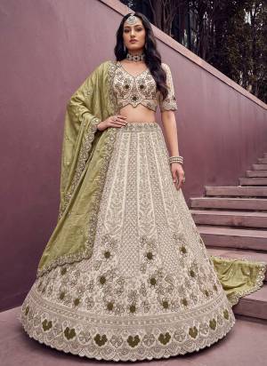 For A Fancy Designer Look,Grab These Lehenga Choli With Dupatta in Fine Colored.These Lehenga And Choli Are Silk And Dupatta Are Fabricated On Soft Banarasi Pair.Its Beautified With Motif Beads,Sequance,Thread Embroidery Work. 