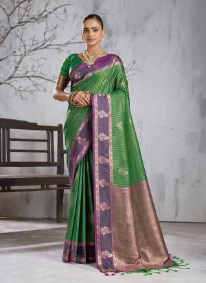 Garb These Fastive And Party Wear Saree in Fine Colored.These Saree And Blouse is Fabricated On Silk.Its Beautified With Weaving Jari Designer.