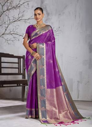 Garb These Fastive And Party Wear Saree in Fine Colored.These Saree And Blouse is Fabricated On Silk.Its Beautified With Weaving Jari Designer.