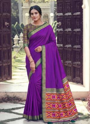 Garb These Fastive And Party Wear Saree in Fine Colored.These Saree And Blouse is Fabricated On Silk.Its Beautified With Weaving Multy Thread Designer.
