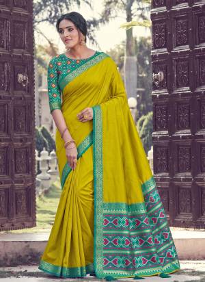 Garb These Fastive And Party Wear Saree in Fine Colored.These Saree And Blouse is Fabricated On Silk.Its Beautified With Weaving Multy Thread Designer.