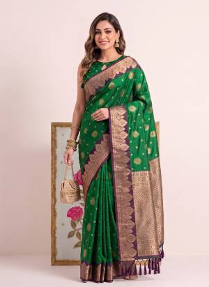 Garb These Fastive And Party Wear Saree in Fine Colored.These Saree And Blouse is Fabricated On Silk.Its Beautified With Weaving Jari Designer.