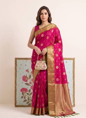 Garb These Fastive And Party Wear Saree in Fine Colored.These Saree And Blouse is Fabricated On Silk.Its Beautified With Weaving Jari Designer.