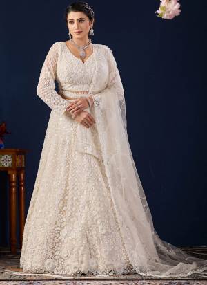 For A Designer Look,Grab These Lehenga Choli in Fine Colored.These Lehenga And Blouse Are Fabricated On Net Pair With Dupatta Are Net.Its Beautified With Heavy Designer Embroidery Work.