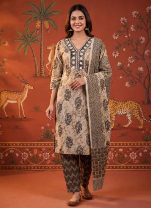 Garb These Suit in Fine Colored Pair With Bottom And Dupatta.These Top Are Cotton And Bottom Are Fabricated On Cotton Pair With Cotton Dupatta.Its Beautified With Designer Printed.