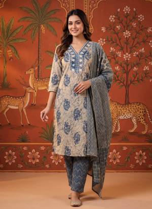Garb These Suit in Fine Colored Pair With Bottom And Dupatta.These Top Are Cotton And Bottom Are Fabricated On Cotton Pair With Cotton Dupatta.Its Beautified With Designer Printed.