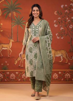 Garb These Suit in Fine Colored Pair With Bottom And Dupatta.These Top Are Cotton And Bottom Are Fabricated On Cotton Pair With Cotton Dupatta.Its Beautified With Designer Printed.