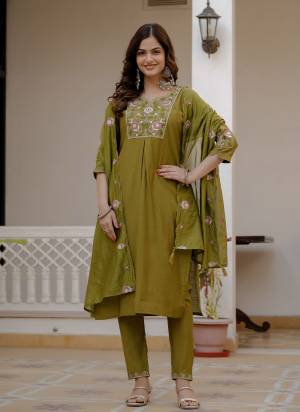 Garb These Beautiful Party Wear Designer Readymade Suits.These Top And Bottom Are Viscose Silk And Dupatta is Fabricated On Muslin Silk.Its Beautified With Designer Multy Thread Embroidery,Hand Work.
