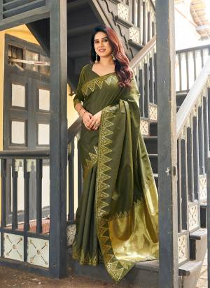 Garb These Festive And Party Wear Saree in Fine Colored.These Saree And Blouse is Fabricated On Banarasi Raw Silk.Its Beautified With Woven Golden Jari Temple Designer.