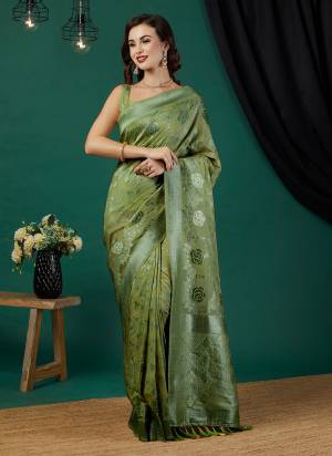 Attractive These Party Wear Saree in Fine Colored Pair With Blouse.These Saree and Blouse Are Fabricated On Crepe Silk.Its Beautified With Woven Jari Designer.