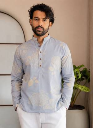 For A festive Wear,Grab These Readymade Short Kurta in Fine Colored.These Kurta is Fabricated On Linen With Designer Printed.Buy Now.