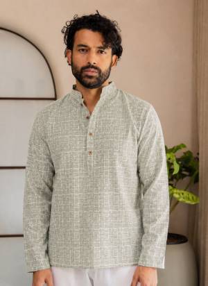 For A festive Wear,Grab These Readymade Short Kurta in Fine Colored.These Kurta is Fabricated On Linen With Designer Printed.Buy Now.