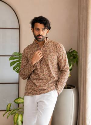 For A festive Wear,Grab These Readymade Short Kurta in Fine Colored.These Kurta is Fabricated On Linen With Designer Printed.Buy Now.