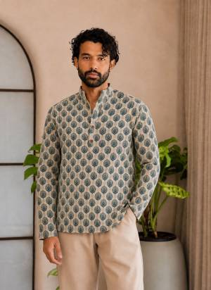 For A festive Wear,Grab These Readymade Short Kurta in Fine Colored.These Kurta is Fabricated On Linen With Designer Printed.Buy Now.