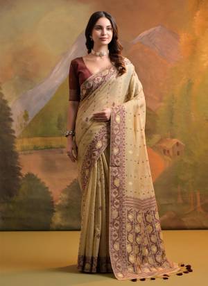 Garb These Festive Wear Saree in Fine Colored.These Saree And Blouse is Fabricated On Muga Cotton.Its Beautified With Multy Thread Jamdani Weaving Designer.