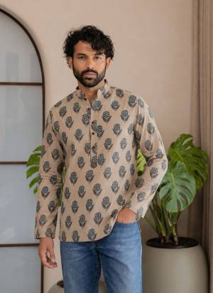 For A festive Wear,Grab These Readymade Short Kurta in Fine Colored.These Kurta is Fabricated On Swiss Linen With Designer Printed.Buy Now.