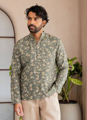 For A festive Wear,Grab These Readymade Short Kurta in Fine Colored.These Kurta is Fabricated On Swiss Linen With Designer Printed.Buy Now.