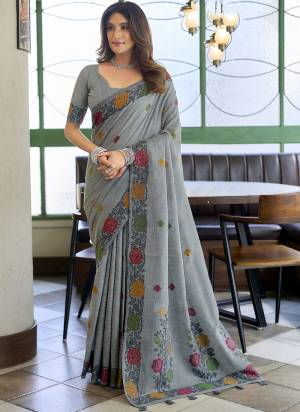 Looking These Fancy Party Wear Saree in Fine Colored.These Saree Are Handloom Linen And Blouse is Handloom Linen Fabricated.Its Beautified With Woven Jacquard Multy Thread Designer.