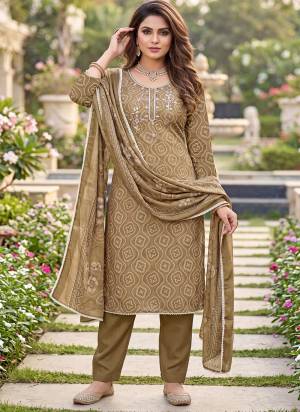 Looking These Suit in Fine Colored Pair With Bottom And Dupatta.These Top Are Simmer Cotton Linen And Dupatta Are Fabricated On Simmer Cotton Linen Pair With Rayon Bottom.Its Beautified With Designer Printed, Hand Work.