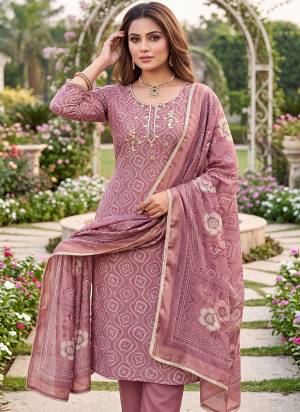 Looking These Suit in Fine Colored Pair With Bottom And Dupatta.These Top Are Simmer Cotton Linen And Dupatta Are Fabricated On Simmer Cotton Linen Pair With Rayon Bottom.Its Beautified With Designer Printed, Hand Work.