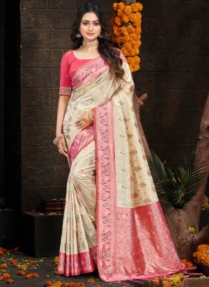 Looking These Fastive And Party Wear Saree in Fine Colored.These Saree And Blouse is Fabricated On Silk.Its Beautified With Woven Jacquard Designer.