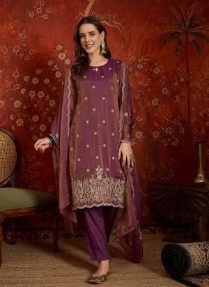 Looking These Prty Wear Salwar Suit in Fine Colored Pair With Bottom And Dupatta.These Top Are Silk And Bottom Are Fabricated On Santoon Pair With Silk Dupatta.Its Beautified With Designer Embroidery Work.