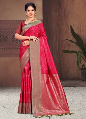 Garb These Fastive And Party Wear Saree in Fine Colored.These Saree And Blouse is Fabricated On Soft Silk.Its Beautified With Woven Jacquard Designer.