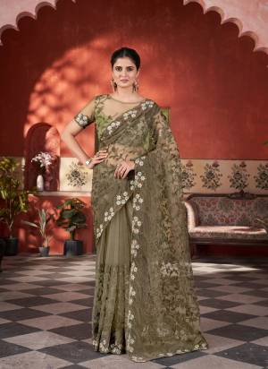 Attactive These Festive Wear Saree in Fine Colored.These Saree And Blouse is Fabricated On Butterfly Net.Its Beautified With Designer Chain Stitched Embroidery With Stone Work.