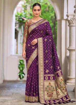 Garb These Fastive And Party Wear Saree in Fine Colored.These Saree And Blouse is Fabricated On Silk.Its Beautified With Weaving Jari Designer.