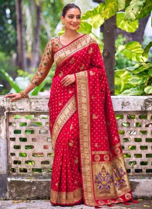 Garb These Fastive And Party Wear Saree in Fine Colored.These Saree And Blouse is Fabricated On Silk.Its Beautified With Weaving Jari Designer.